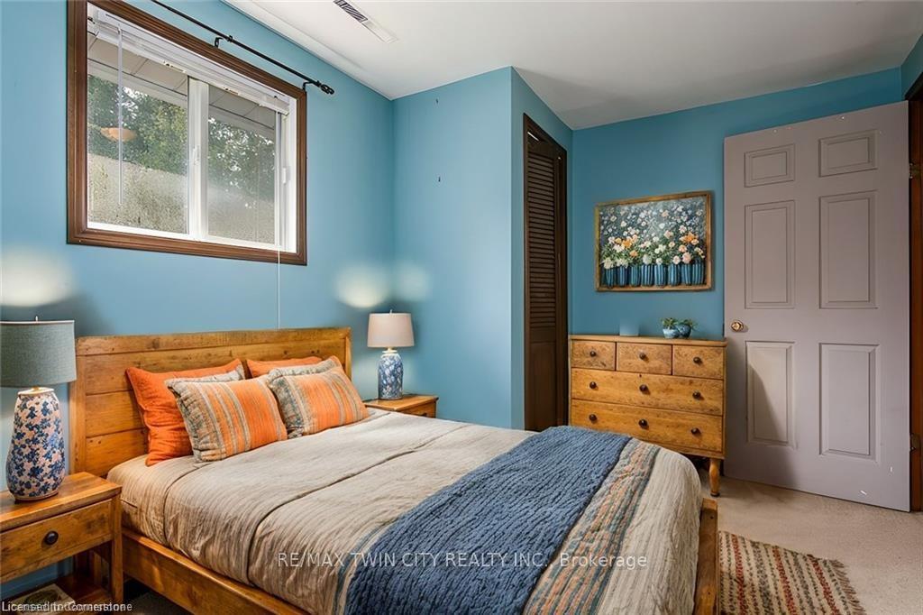 Photo 14 of 721 Stone Road E, Guelph, York/Watson Industrial Park — HOMEH
