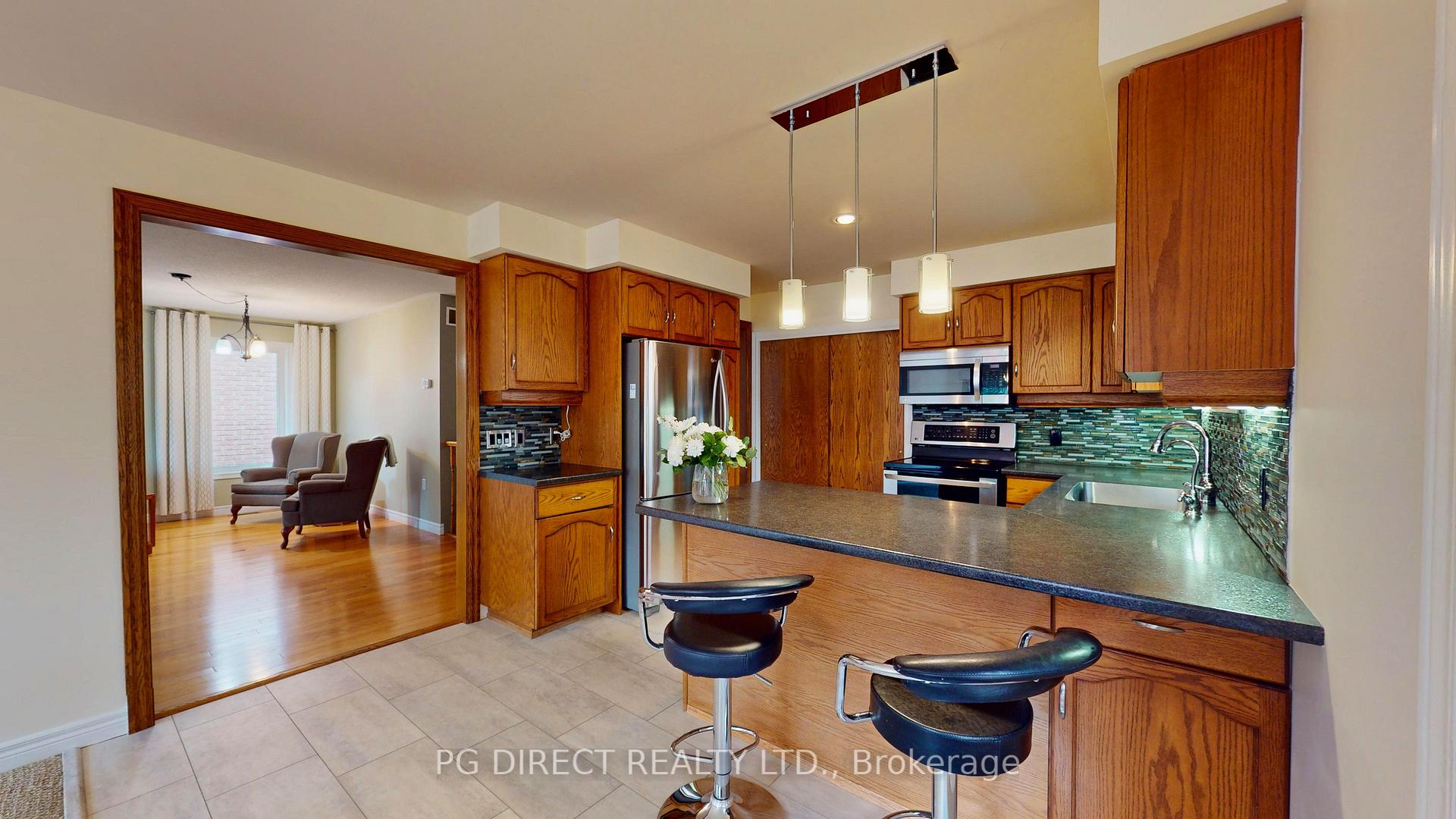 Photo 3 of 6 White Pine Way, Guelph, Village By The Arboretum — HOMEH