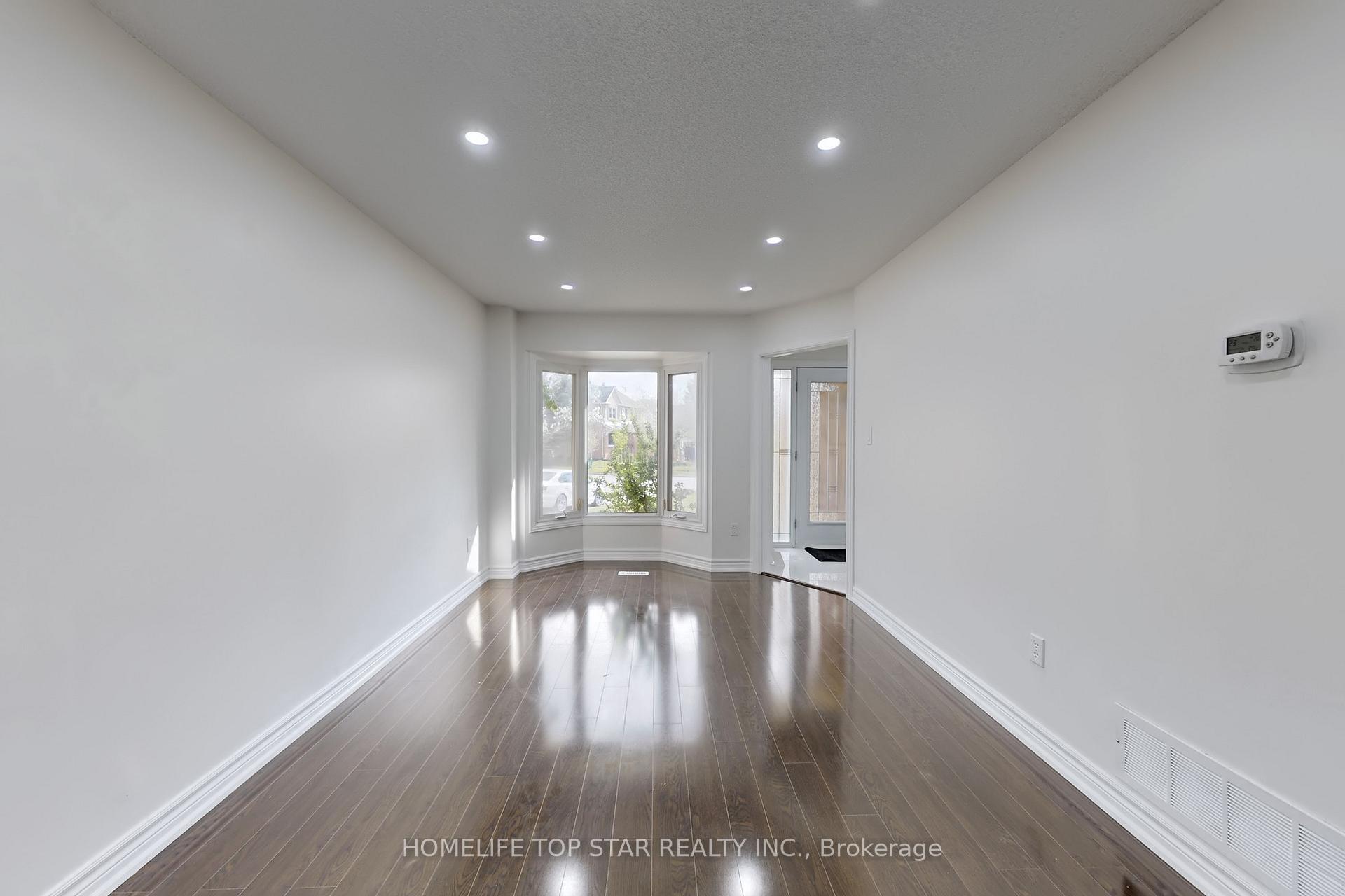 Photo 3 of 76 Burke Drive, Barrie, West Bayfield — HOMEH