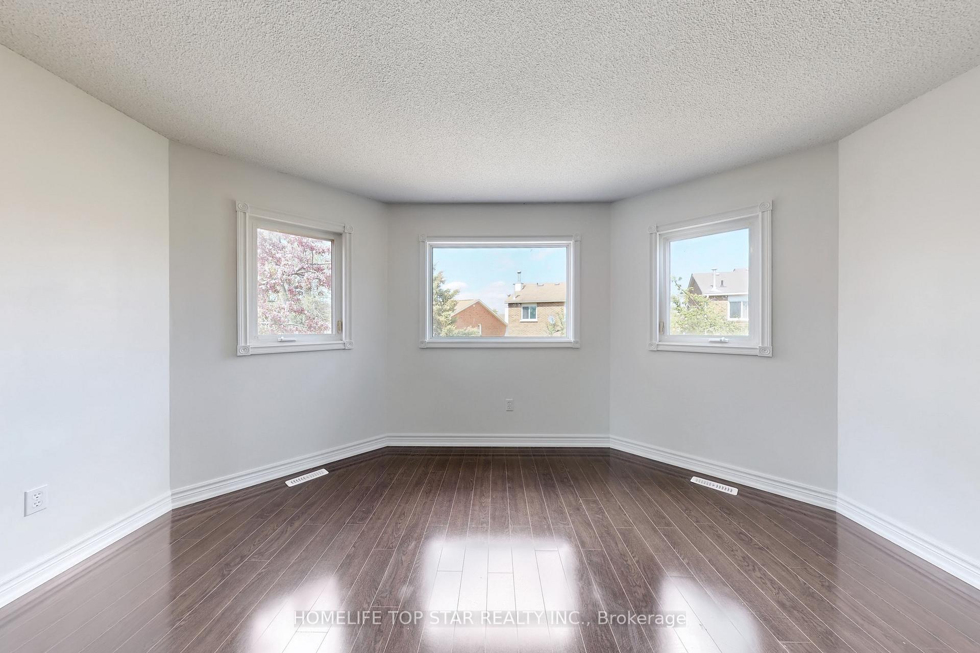 Photo 26 of 76 Burke Drive, Barrie, West Bayfield — HOMEH