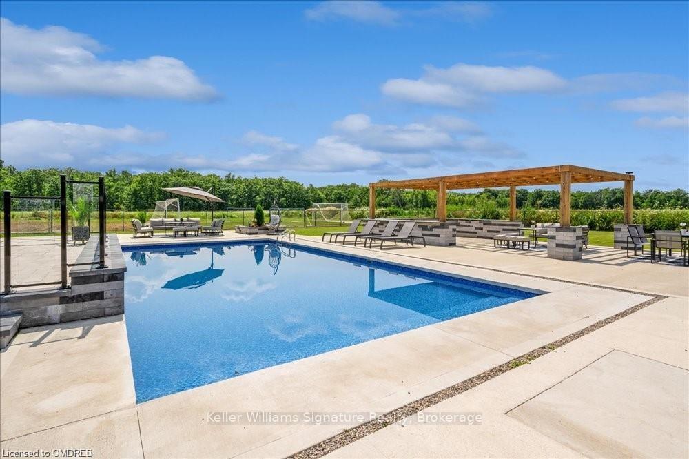 Photo 28 of 37 Eleventh Road E, Hamilton, Rural Stoney Creek — HOMEH