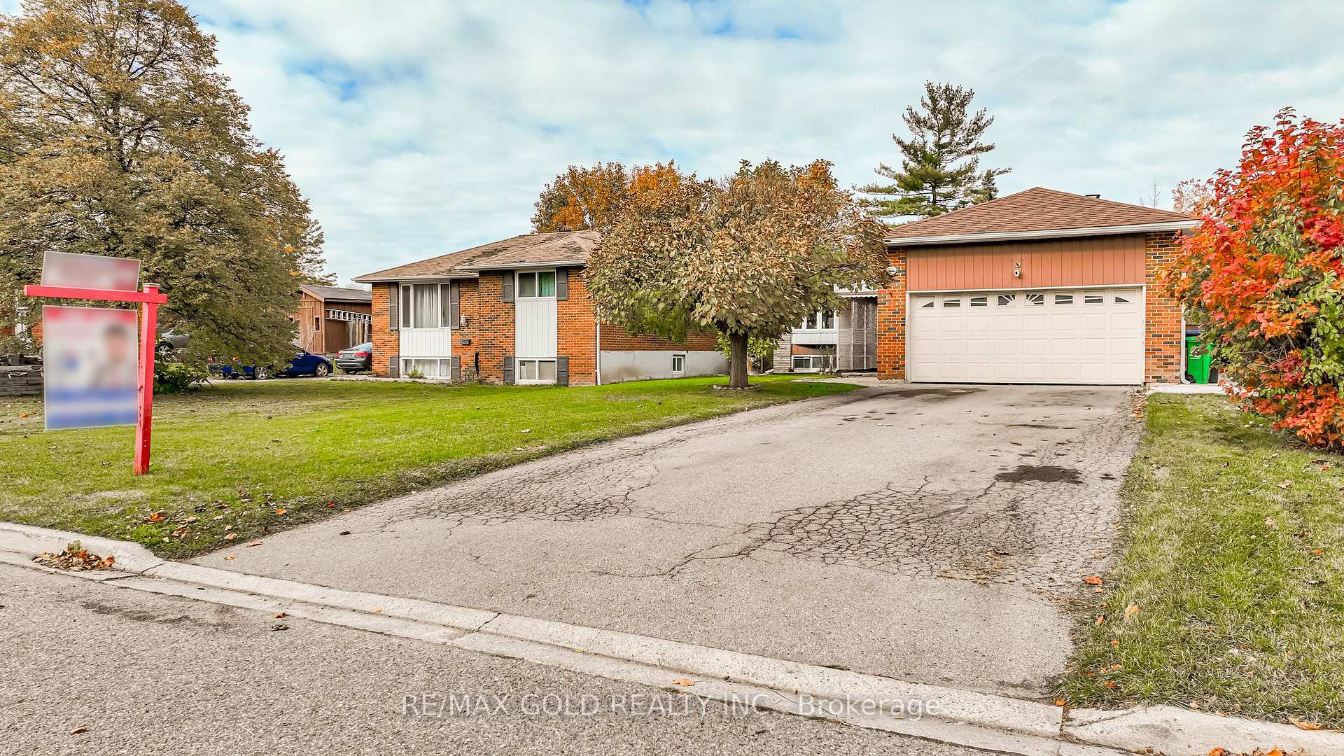 Front of 61 Deerfield Crescent