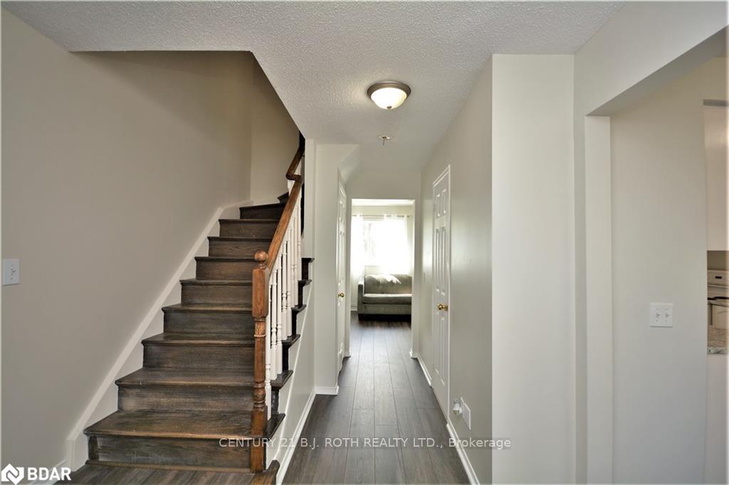 Photo 5 of 15 Golds Crescent, Barrie, Holly — HOMEH