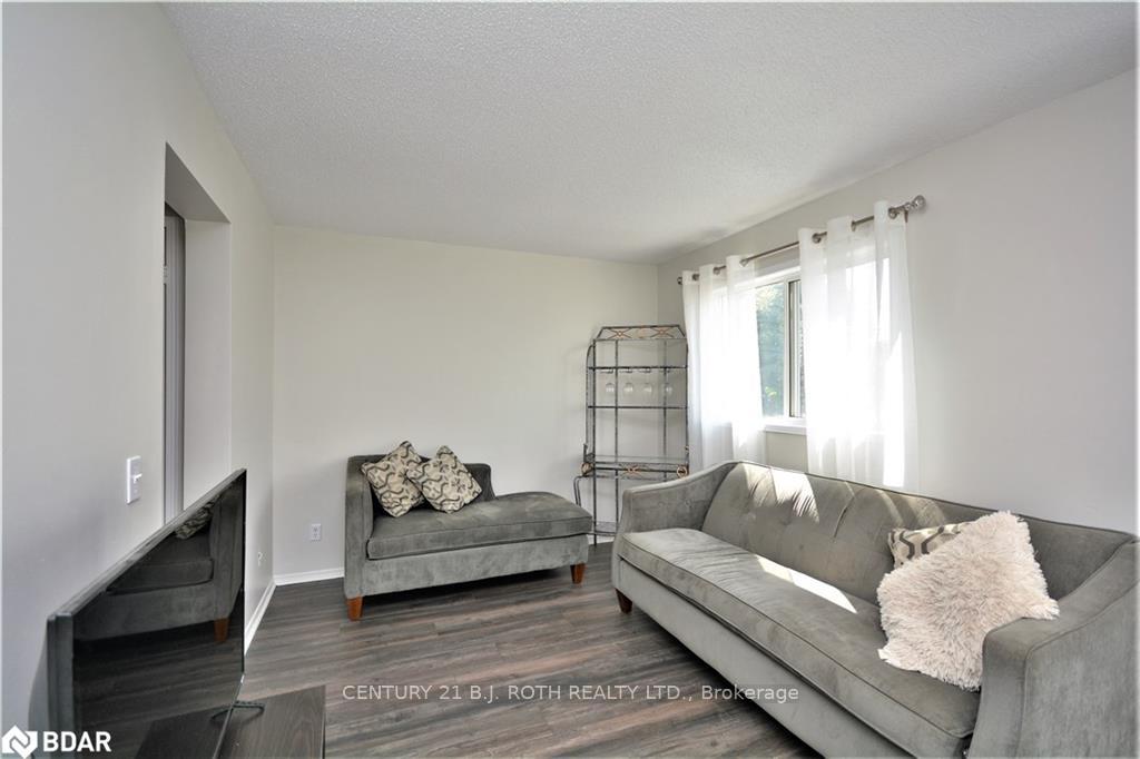 Photo 9 of 15 Golds Crescent, Barrie, Holly — HOMEH