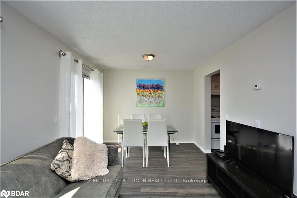 Photo 11 of 15 Golds Crescent, Barrie, Holly — HOMEH