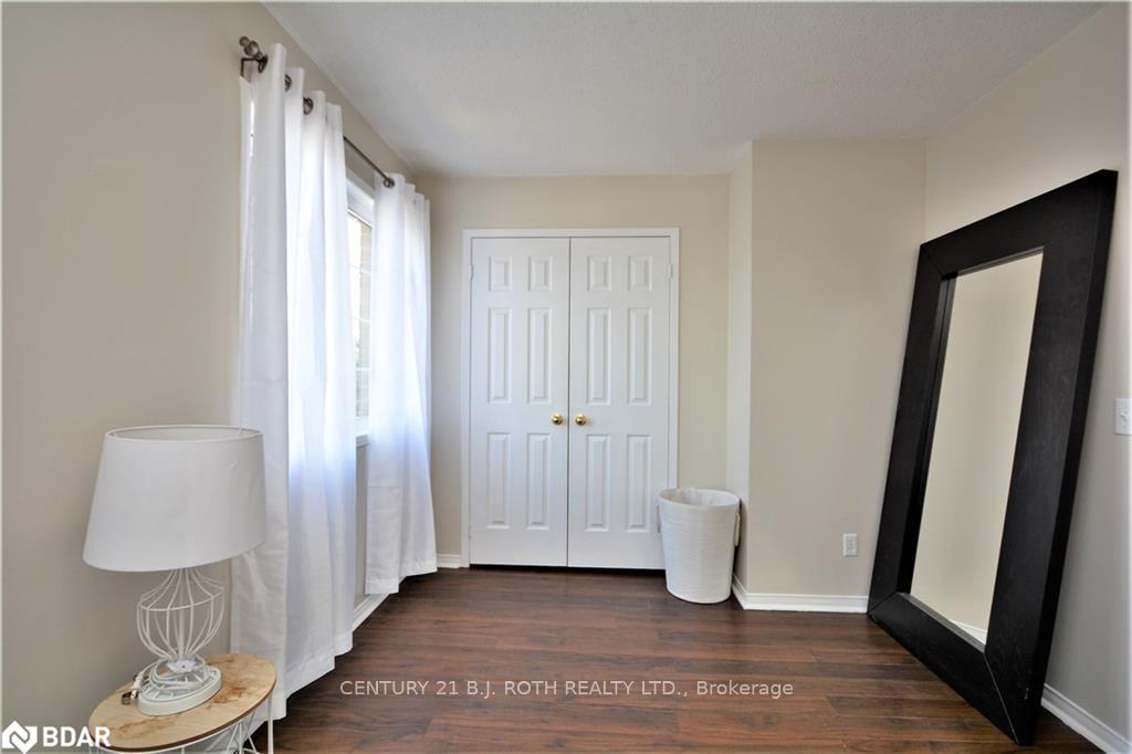 Photo 14 of 15 Golds Crescent, Barrie, Holly — HOMEH