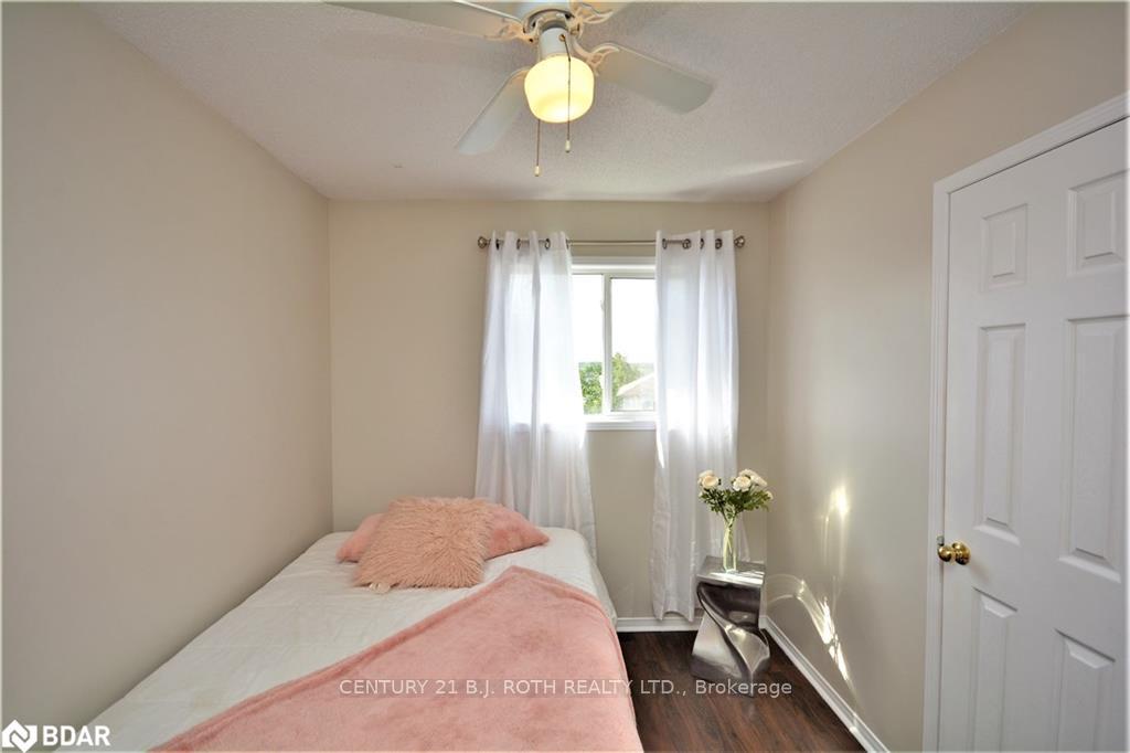 Photo 17 of 15 Golds Crescent, Barrie, Holly — HOMEH