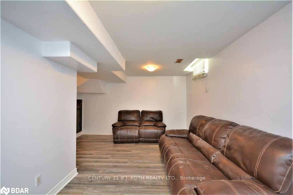 Photo 19 of 15 Golds Crescent, Barrie, Holly — HOMEH