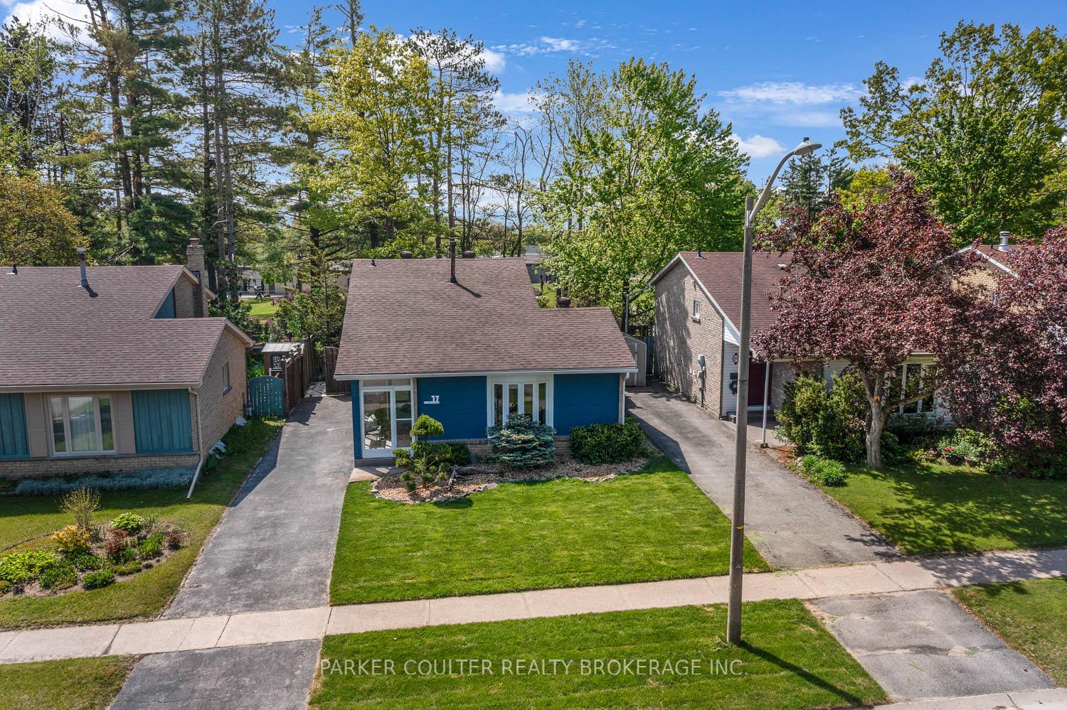 Photo 1 of 17 Shelley Lane, Barrie, Letitia Heights — HOMEH