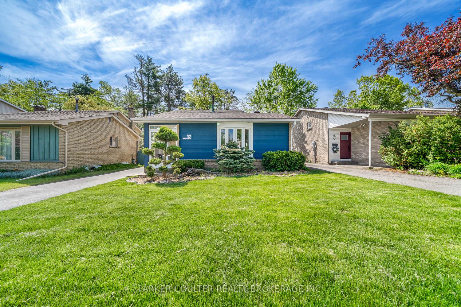 Photo 3 of 17 Shelley Lane, Barrie, Letitia Heights — HOMEH