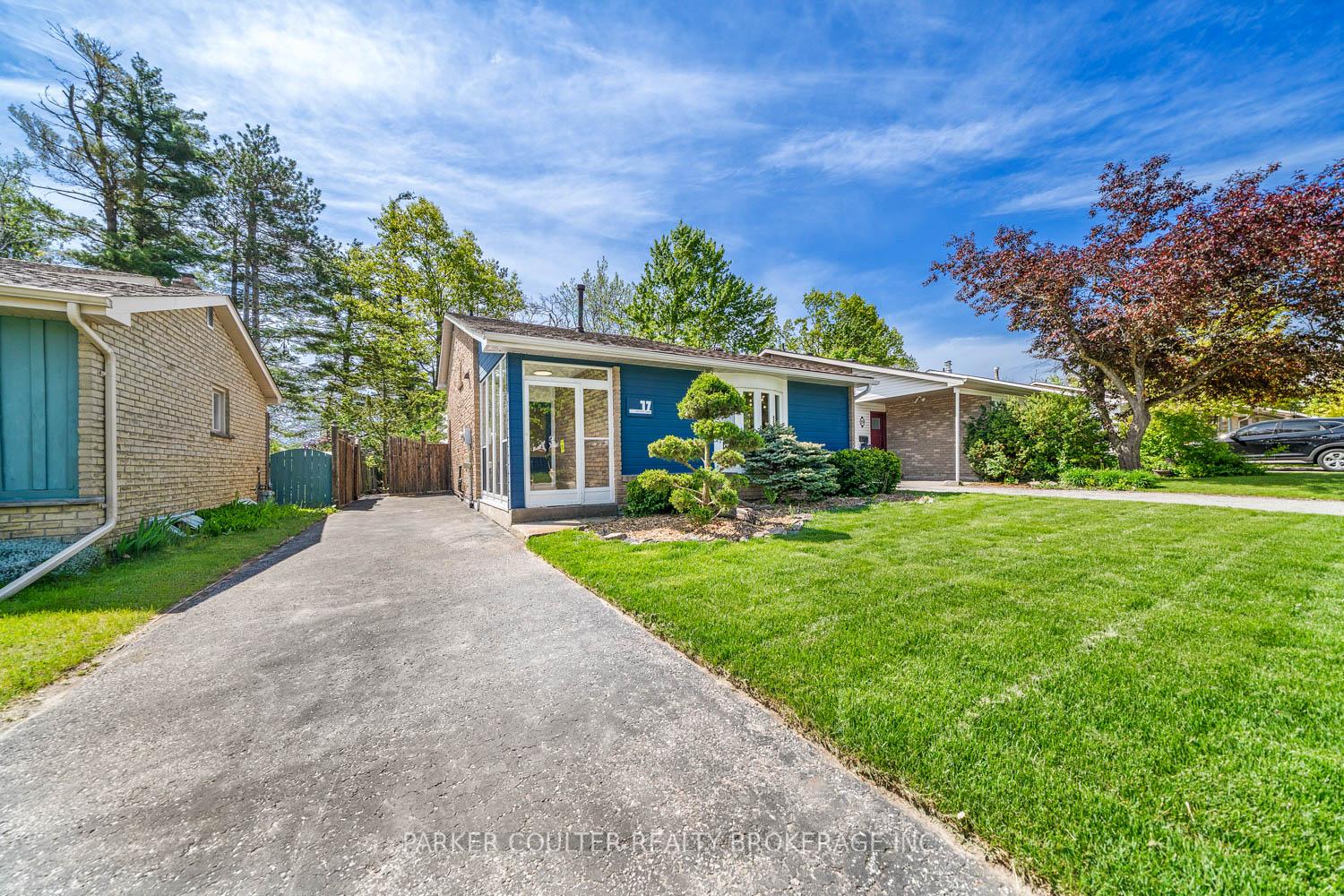 Photo 4 of 17 Shelley Lane, Barrie, Letitia Heights — HOMEH
