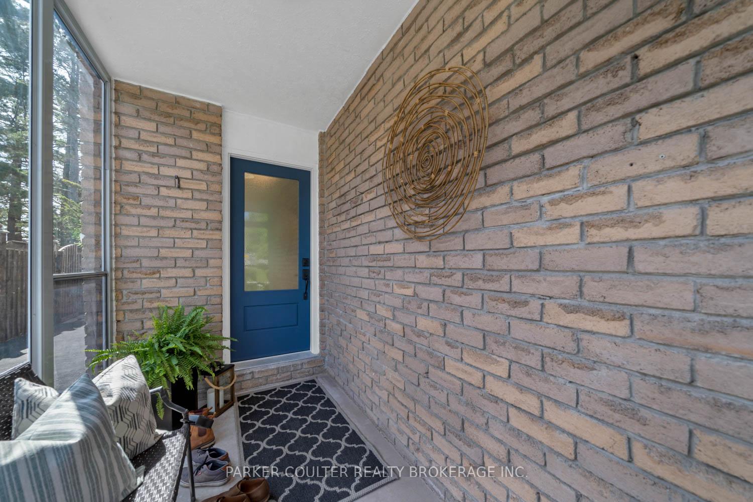 Photo 5 of 17 Shelley Lane, Barrie, Letitia Heights — HOMEH