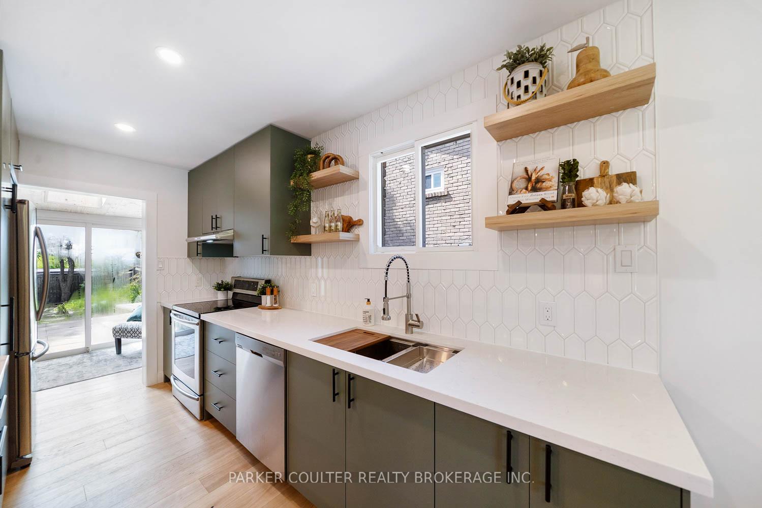 Photo 13 of 17 Shelley Lane, Barrie, Letitia Heights — HOMEH