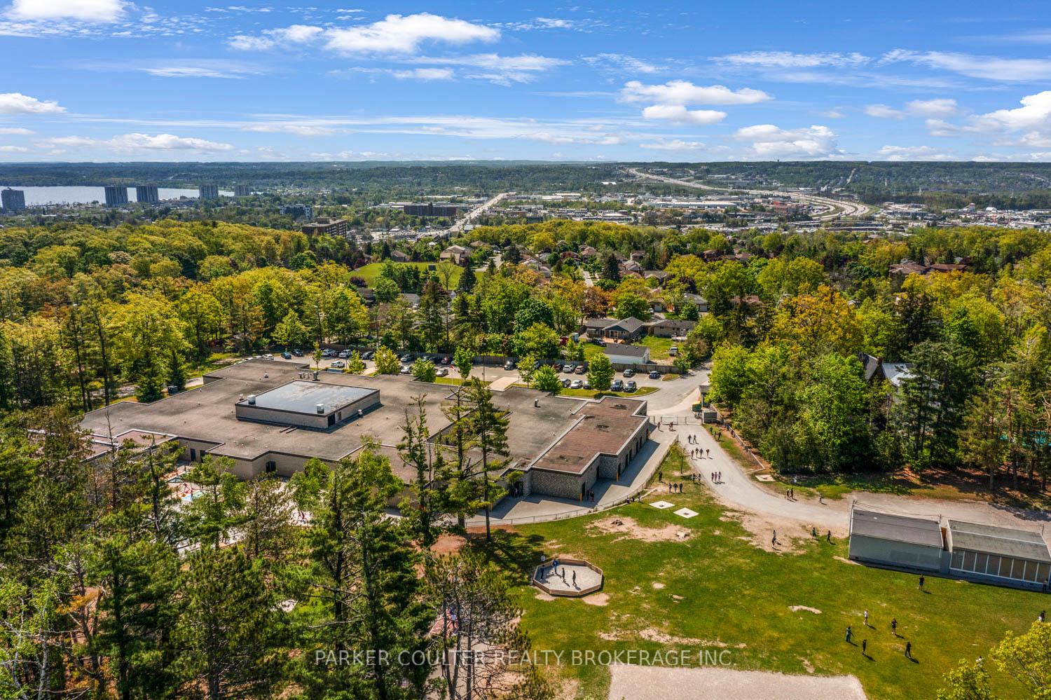 Photo 42 of 17 Shelley Lane, Barrie, Letitia Heights — HOMEH