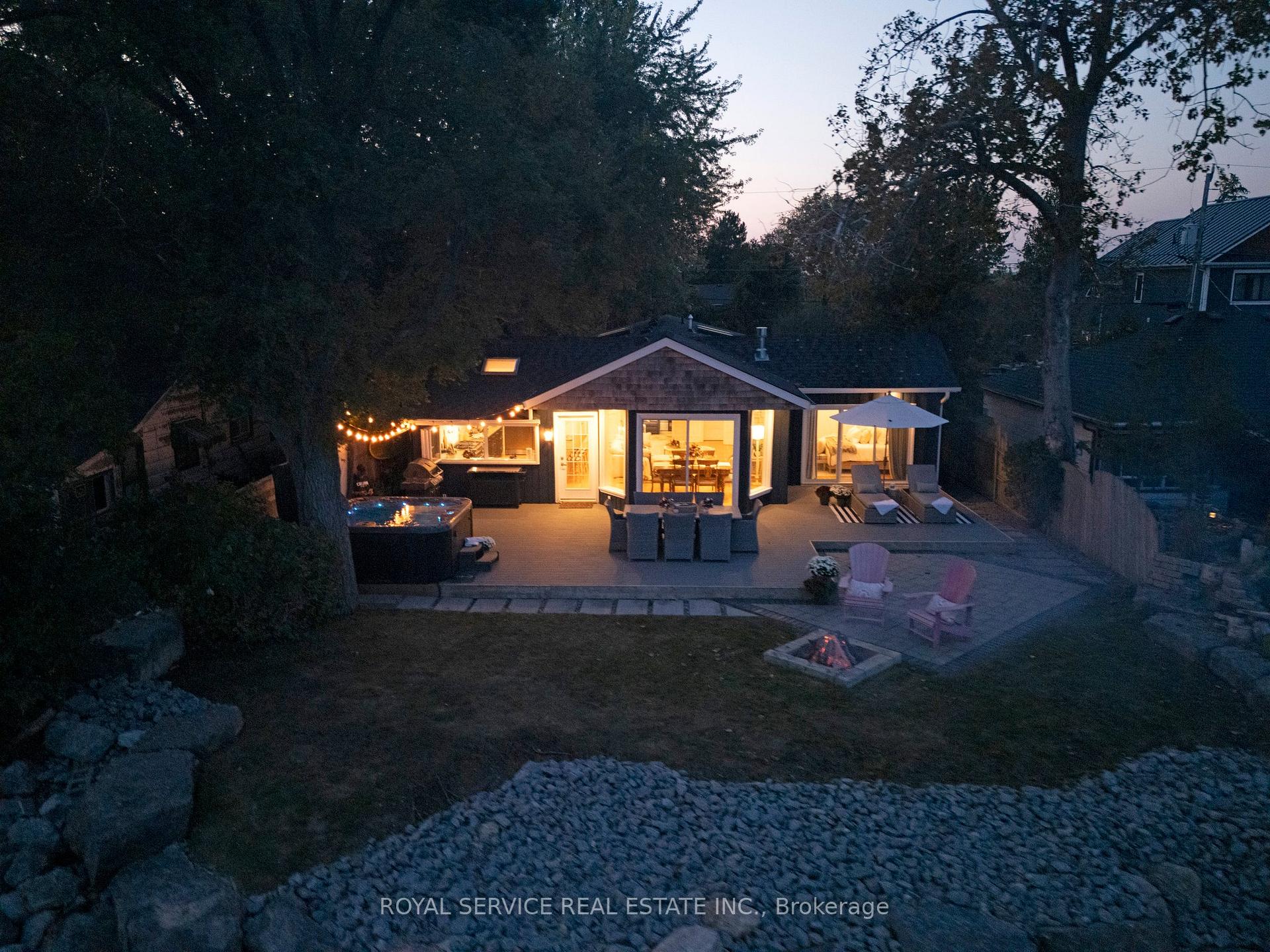 Photo 3 of 141 Cedar Crest Beach Road, Clarington, Bowmanville — HOMEH