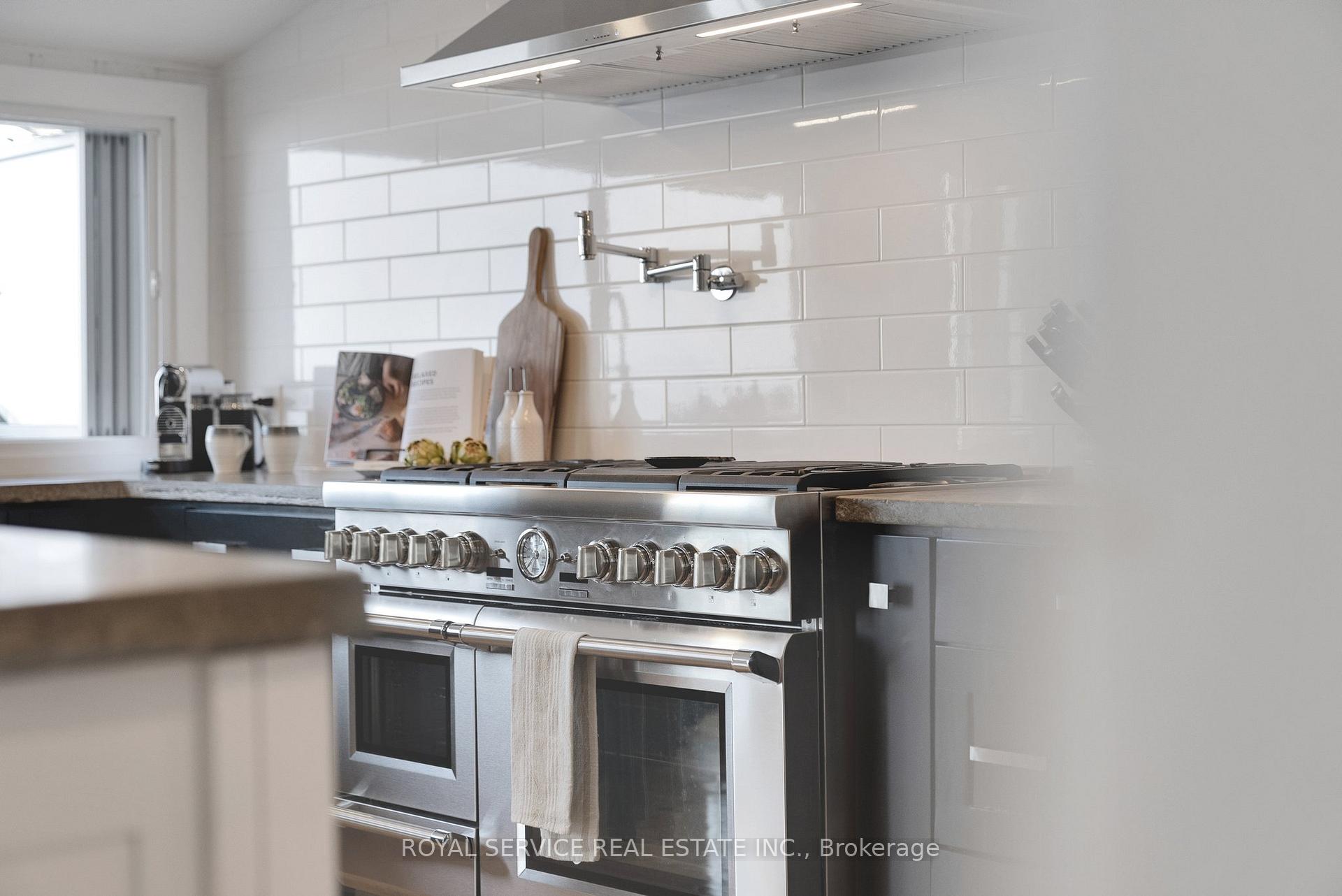 Photo 15 of 141 Cedar Crest Beach Road, Clarington, Bowmanville — HOMEH