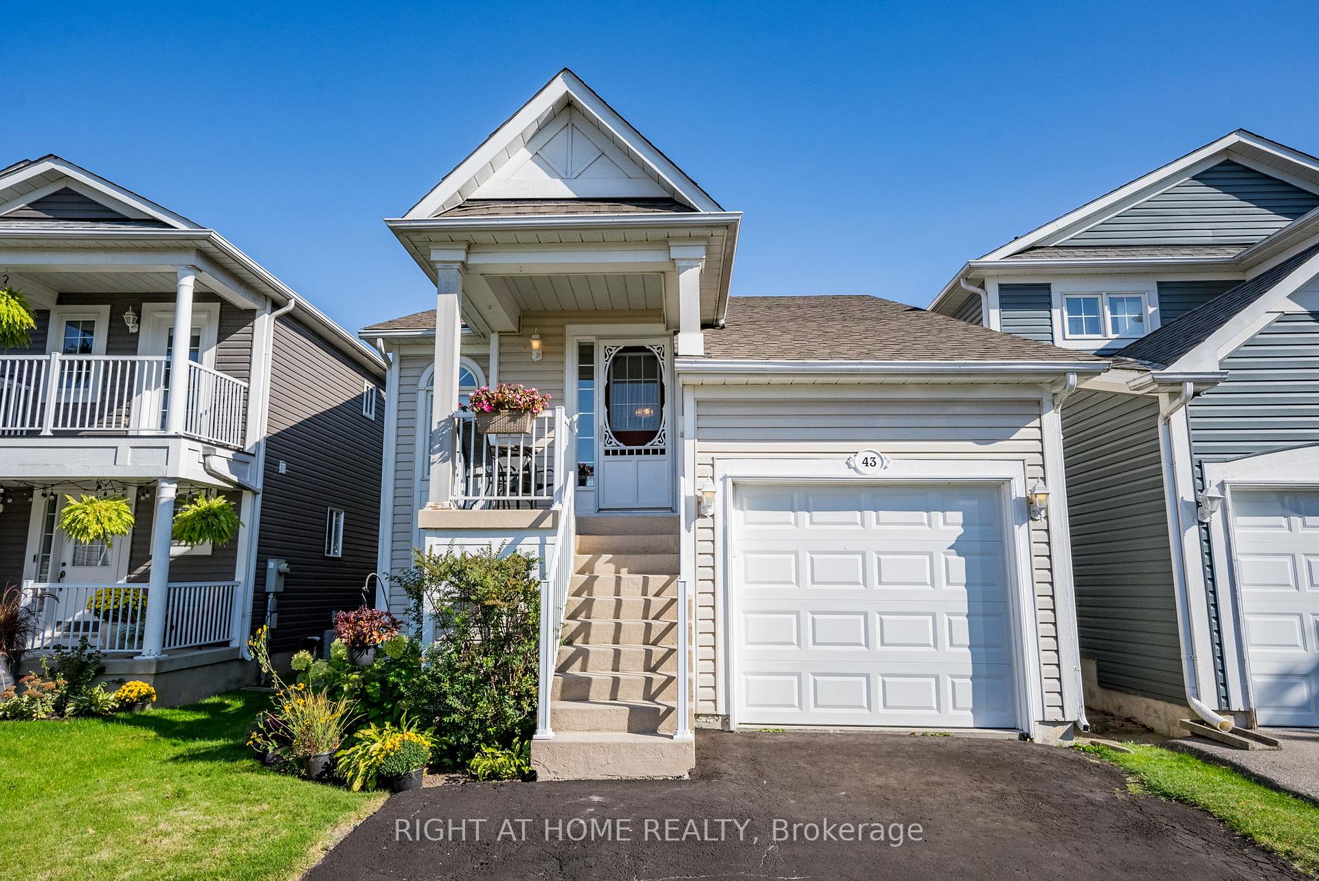 Photo 1 of 43 Waterview Lane, Clarington, Newcastle — HOMEH