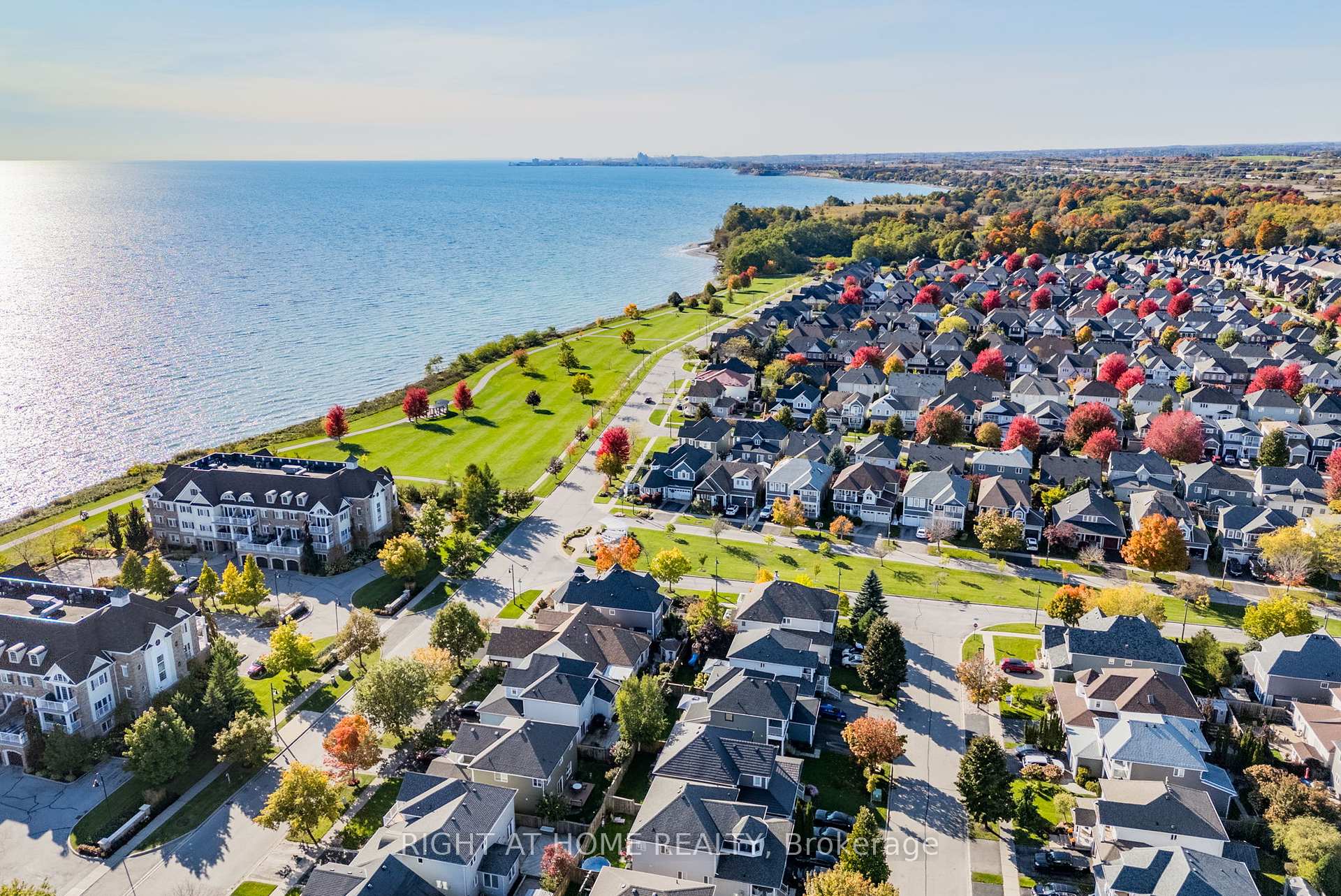 Photo 2 of 43 Waterview Lane, Clarington, Newcastle — HOMEH