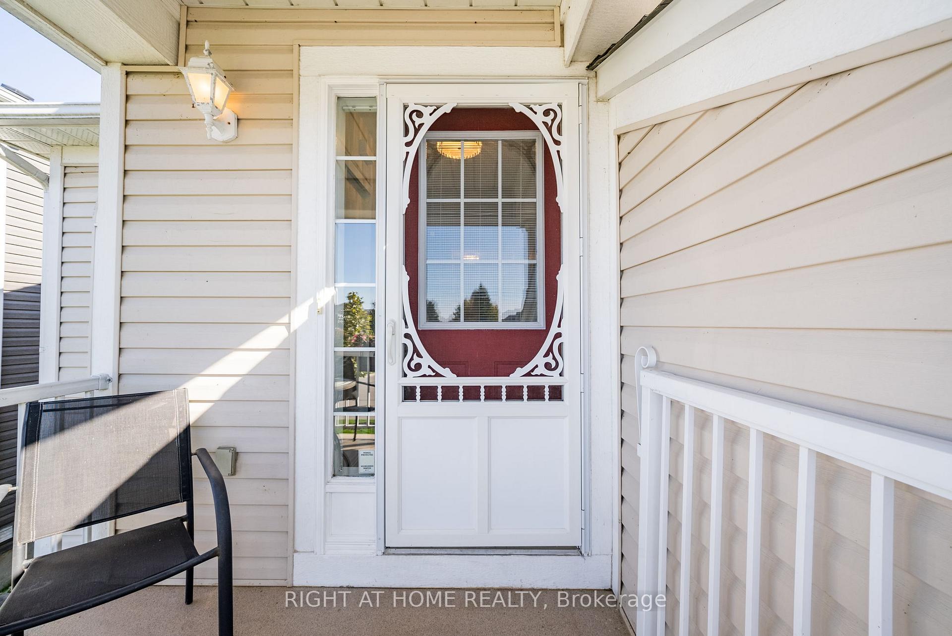Photo 4 of 43 Waterview Lane, Clarington, Newcastle — HOMEH