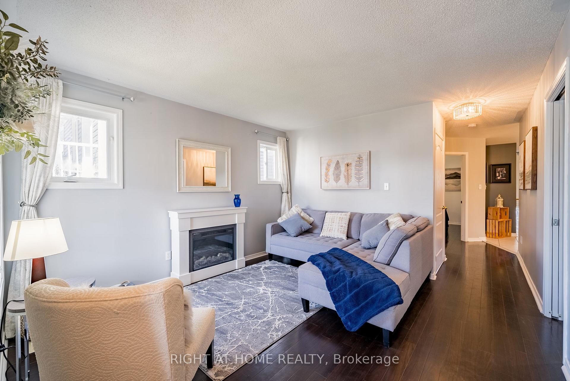 Photo 5 of 43 Waterview Lane, Clarington, Newcastle — HOMEH
