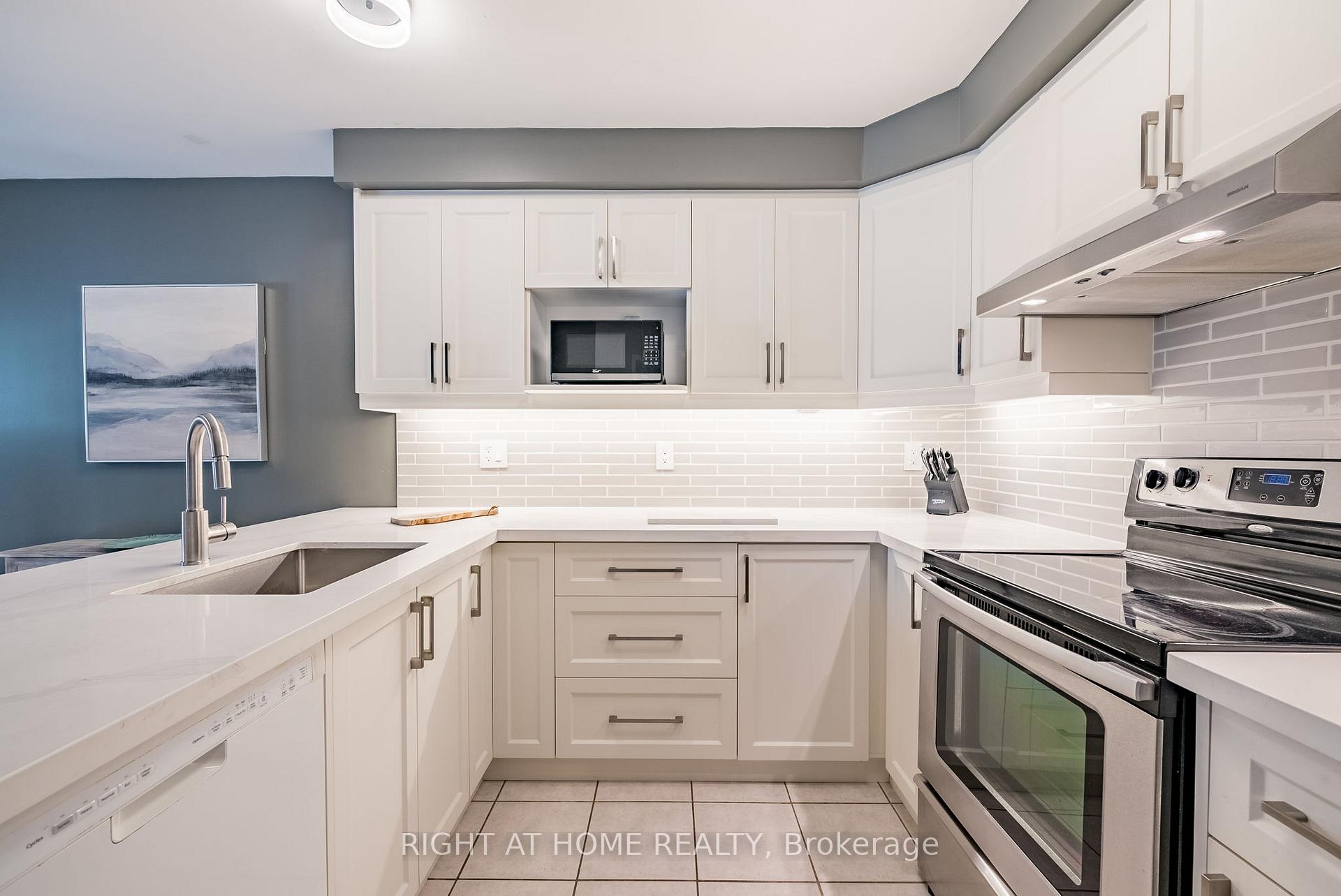 Photo 16 of 43 Waterview Lane, Clarington, Newcastle — HOMEH