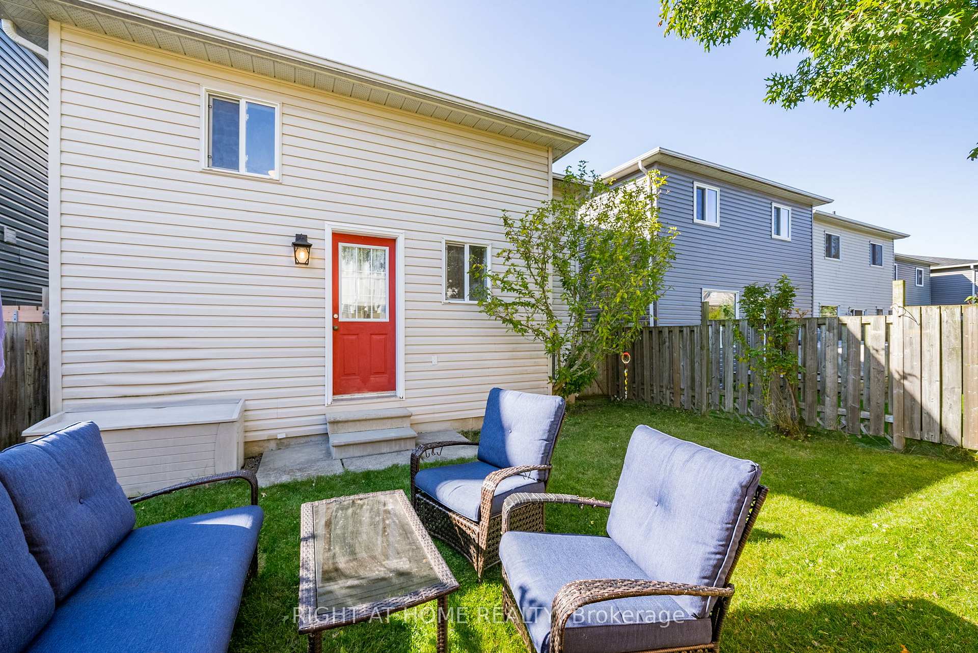 Photo 30 of 43 Waterview Lane, Clarington, Newcastle — HOMEH