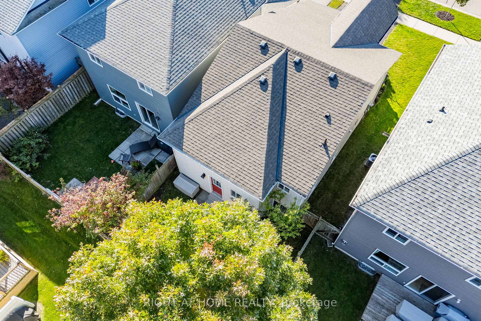 Photo 36 of 43 Waterview Lane, Clarington, Newcastle — HOMEH