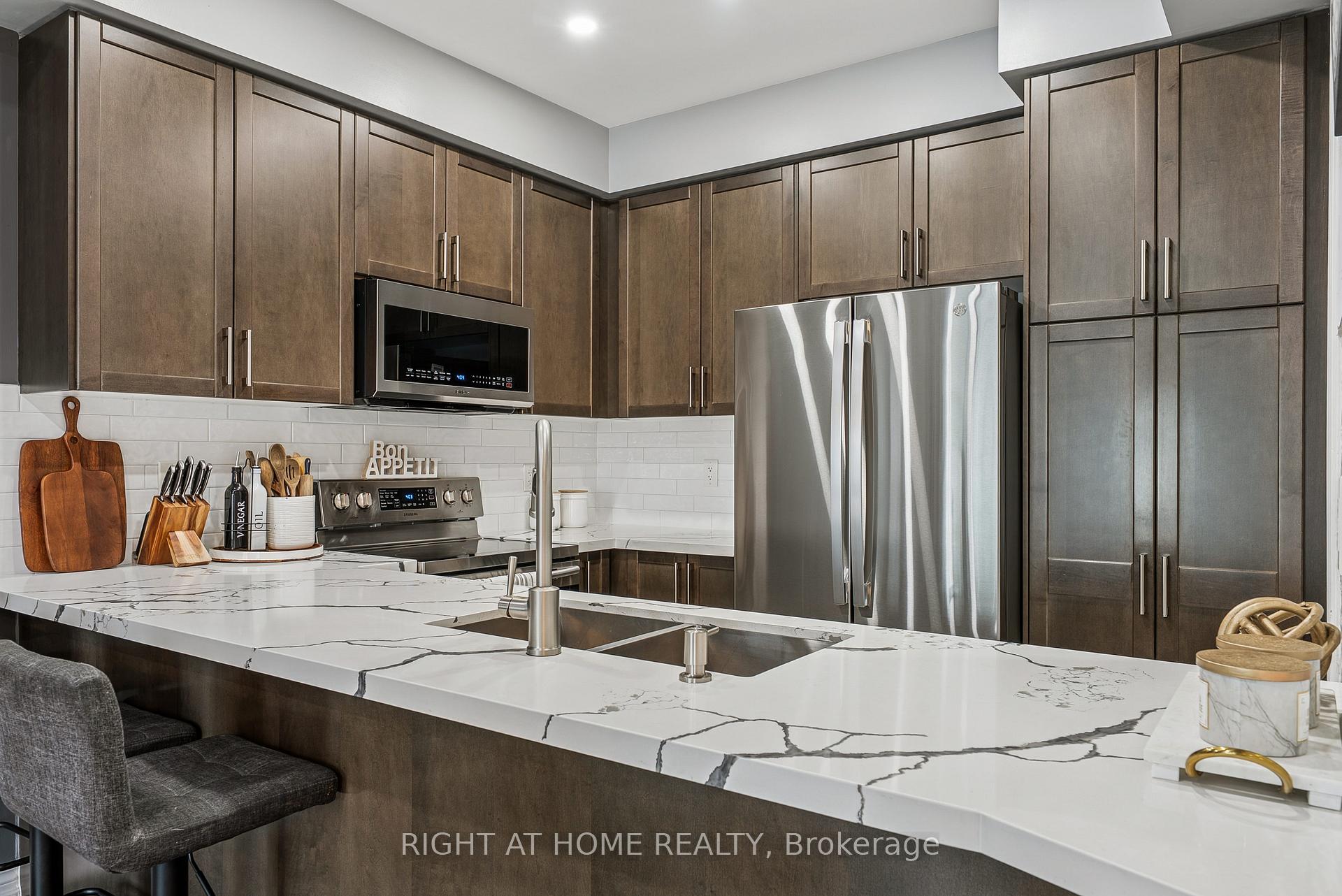 Photo 7 of 453 Mapleton Avenue, Barrie, Ardagh — HOMEH