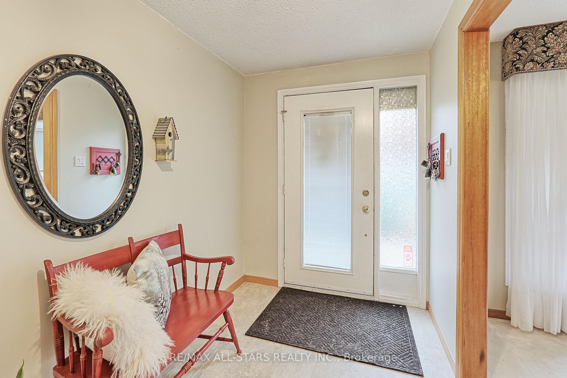 Photo 5 of 76 Fairmeadow Drive, Guelph, Willow West/Sugarbush/West Acres — HOMEH