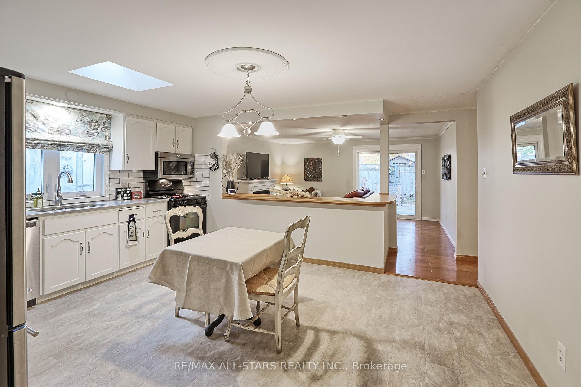 Photo 12 of 76 Fairmeadow Drive, Guelph, Willow West/Sugarbush/West Acres — HOMEH