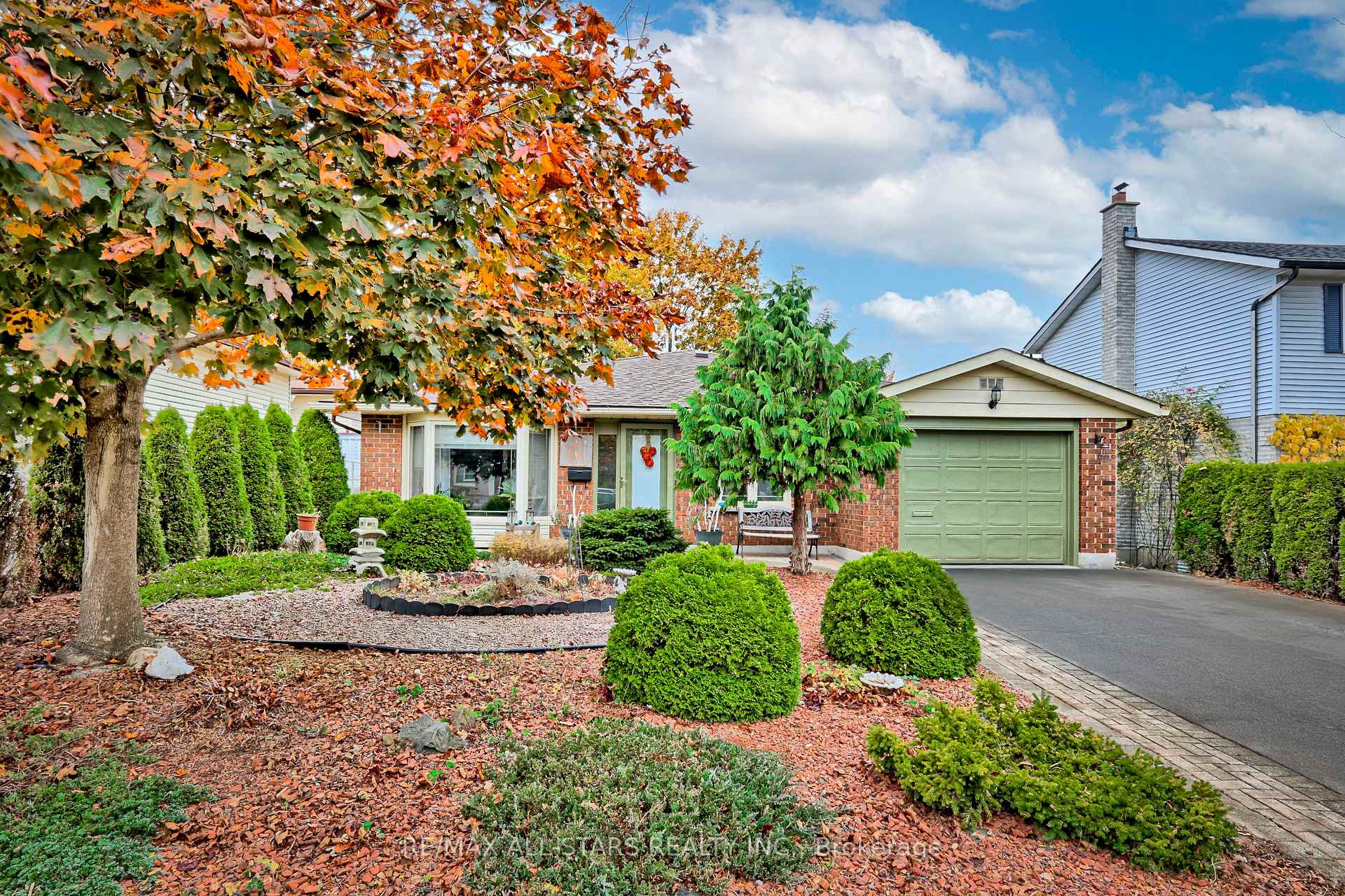 Photo 2 of 76 Fairmeadow Drive, Guelph, Willow West/Sugarbush/West Acres — HOMEH