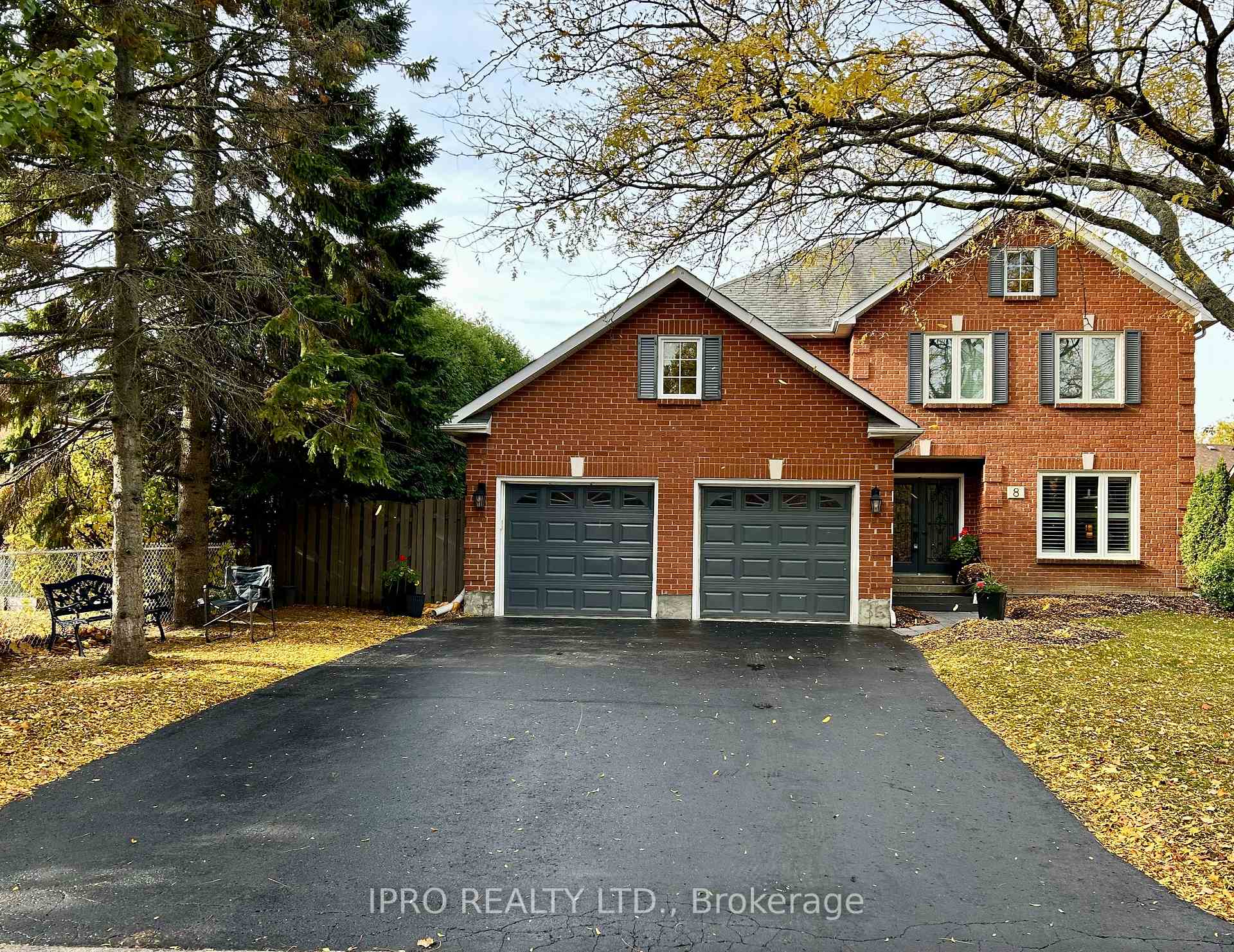 Photo 1 of 8 Carriage Lane, Clarington, Courtice — HOMEH