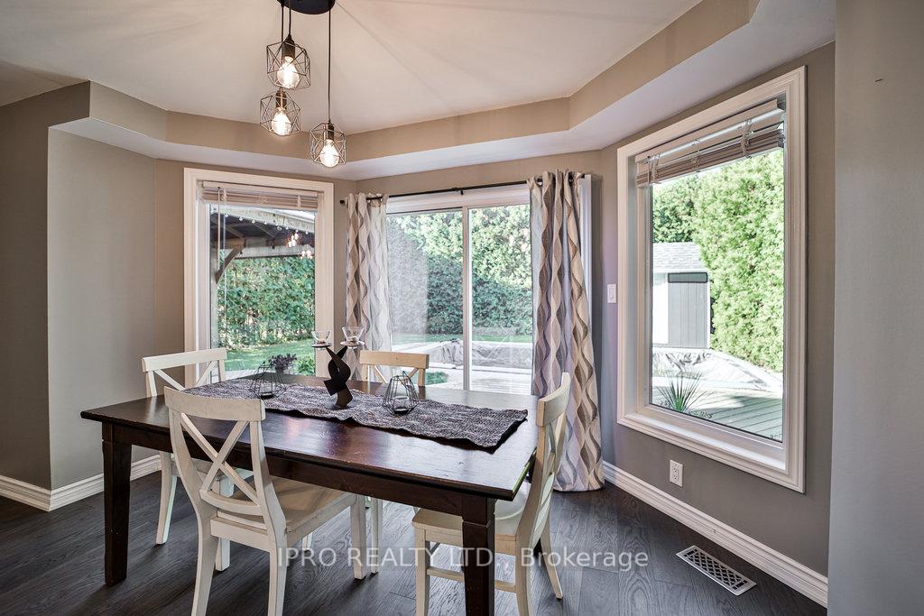 Photo 2 of 8 Carriage Lane, Clarington, Courtice — HOMEH