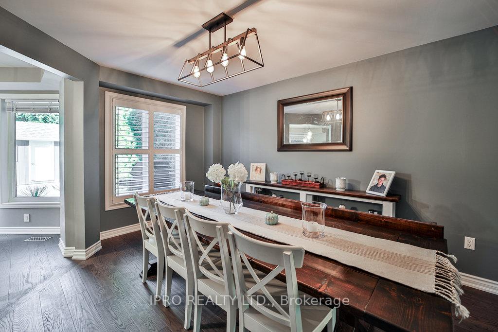 Photo 4 of 8 Carriage Lane, Clarington, Courtice — HOMEH