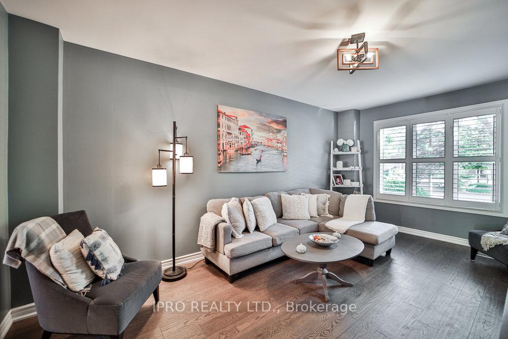 Photo 5 of 8 Carriage Lane, Clarington, Courtice — HOMEH