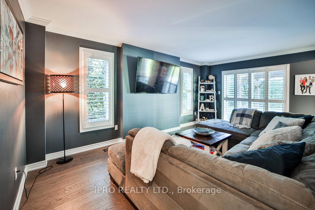 Photo 6 of 8 Carriage Lane, Clarington, Courtice — HOMEH