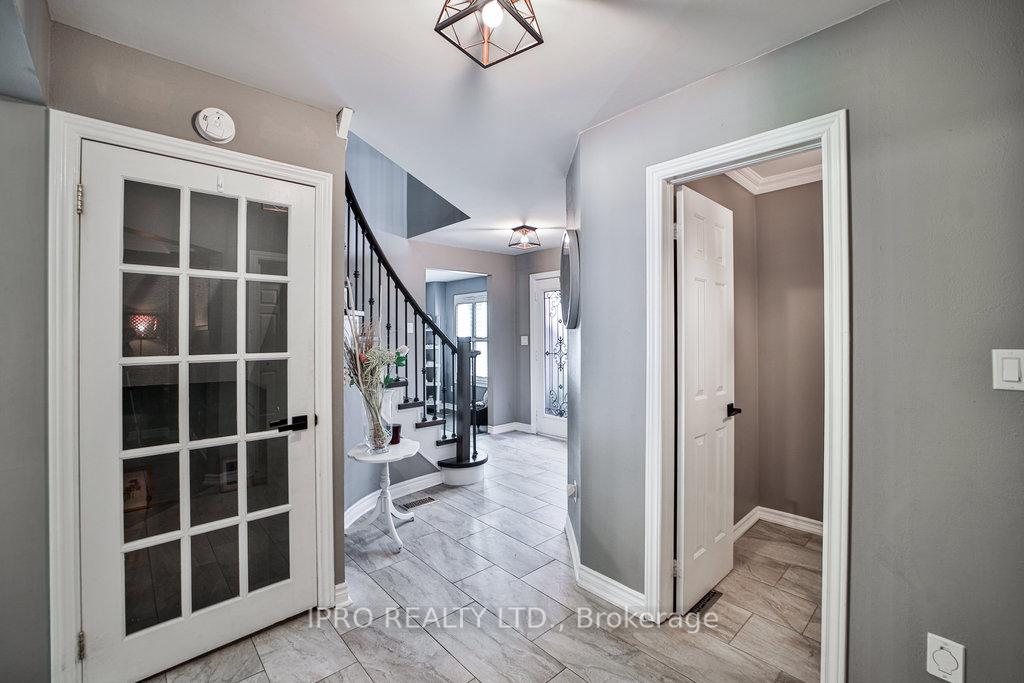 Photo 8 of 8 Carriage Lane, Clarington, Courtice — HOMEH