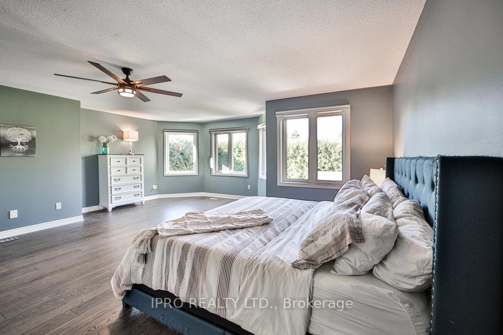 Photo 10 of 8 Carriage Lane, Clarington, Courtice — HOMEH