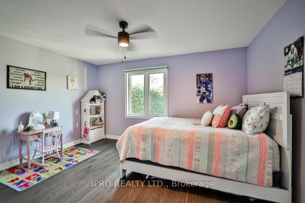 Photo 12 of 8 Carriage Lane, Clarington, Courtice — HOMEH