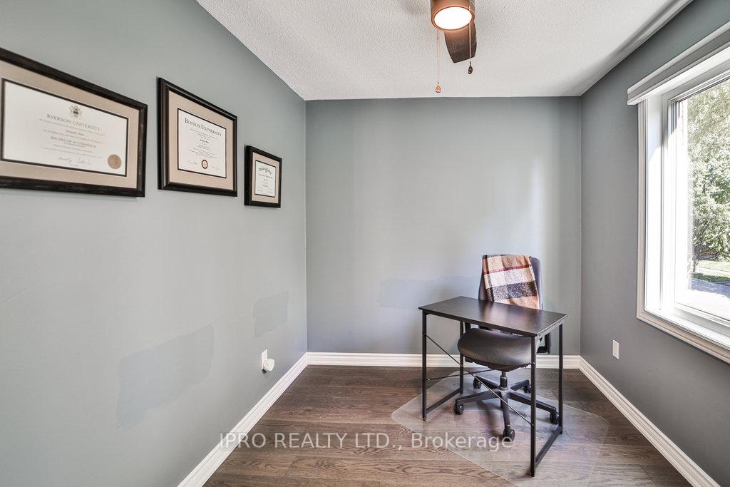 Photo 13 of 8 Carriage Lane, Clarington, Courtice — HOMEH