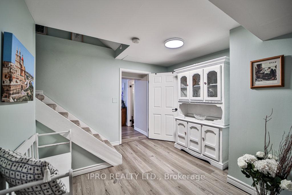 Photo 15 of 8 Carriage Lane, Clarington, Courtice — HOMEH
