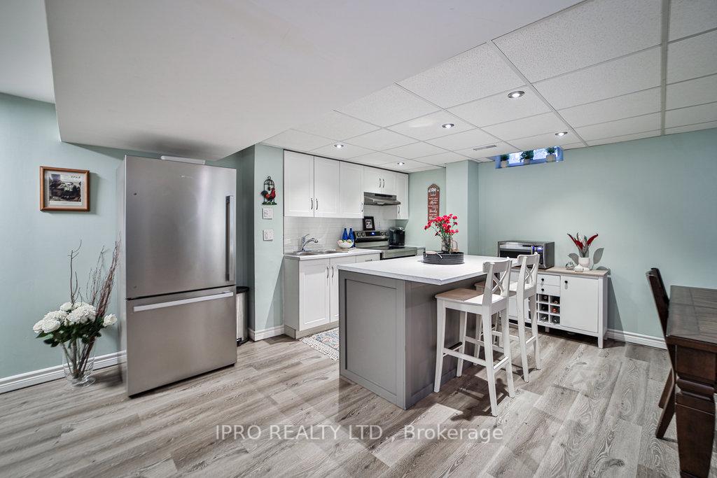 Photo 16 of 8 Carriage Lane, Clarington, Courtice — HOMEH