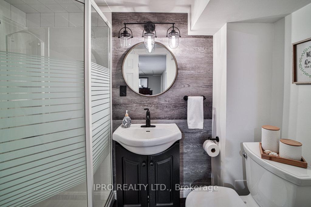 Photo 19 of 8 Carriage Lane, Clarington, Courtice — HOMEH
