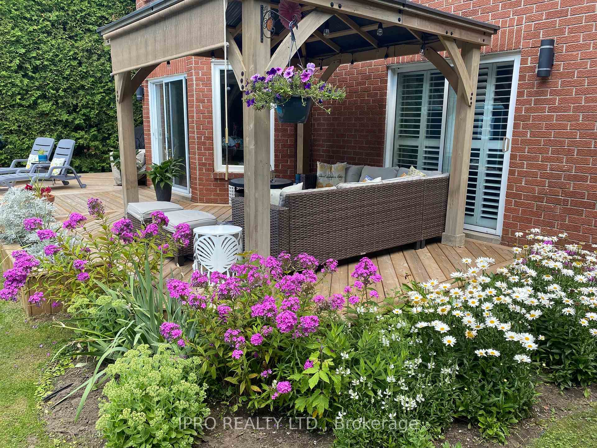 Photo 22 of 8 Carriage Lane, Clarington, Courtice — HOMEH