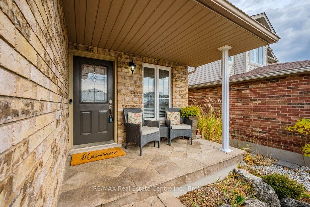 Photo 3 of 17 Hasler Crescent, Guelph, Pineridge/Westminster Woods — HOMEH