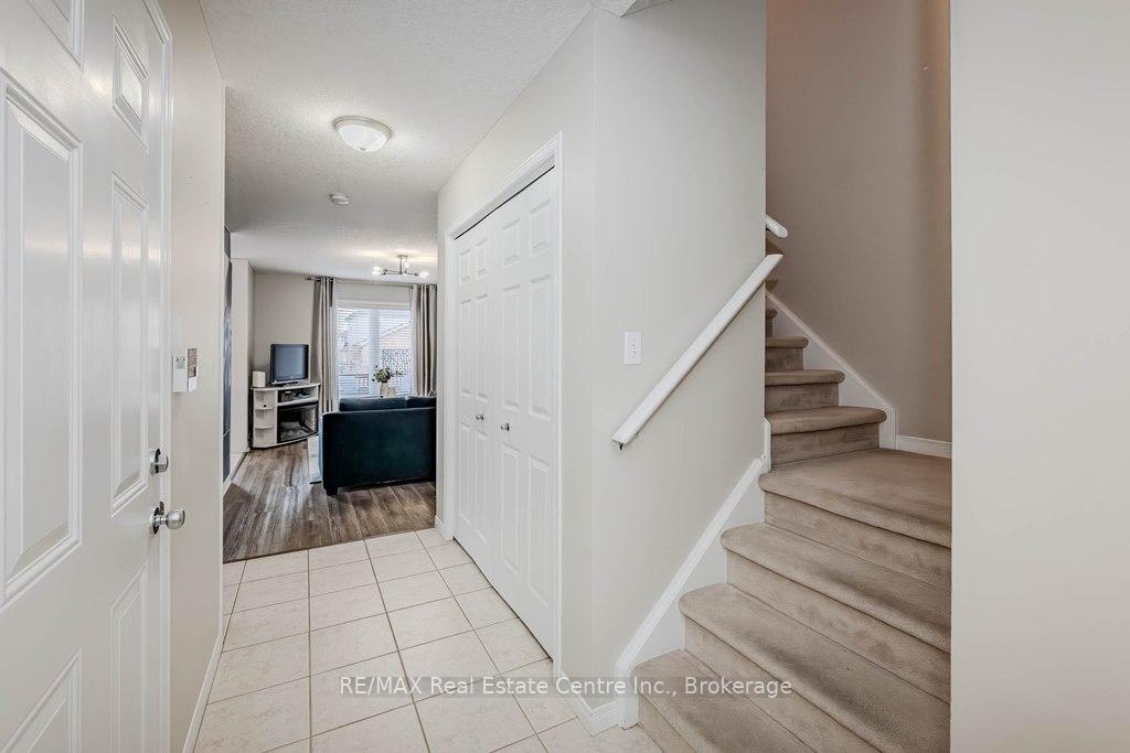 Photo 5 of 17 Hasler Crescent, Guelph, Pineridge/Westminster Woods — HOMEH