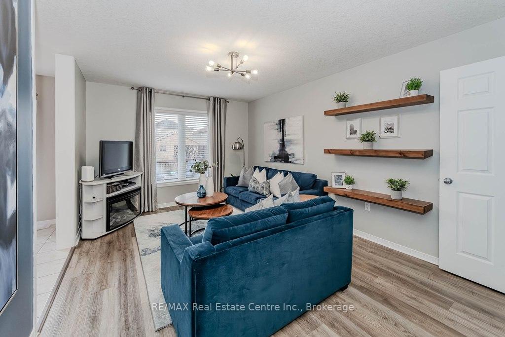 Photo 7 of 17 Hasler Crescent, Guelph, Pineridge/Westminster Woods — HOMEH