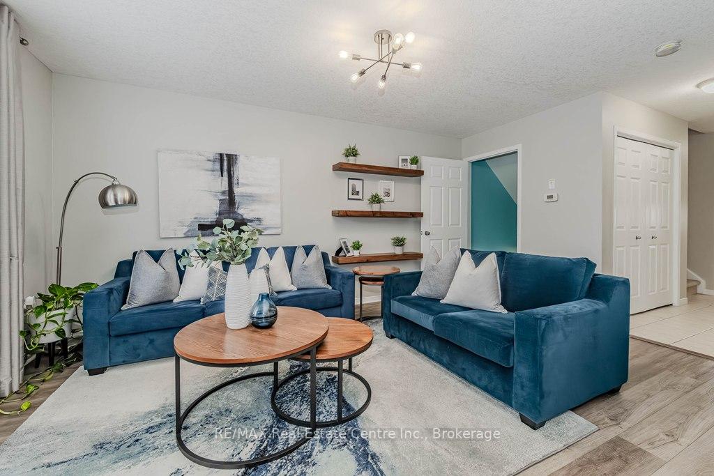 Photo 8 of 17 Hasler Crescent, Guelph, Pineridge/Westminster Woods — HOMEH