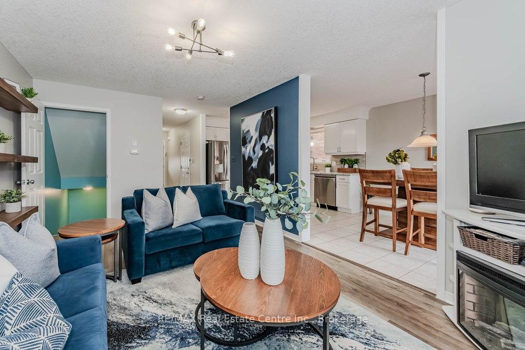 Photo 9 of 17 Hasler Crescent, Guelph, Pineridge/Westminster Woods — HOMEH