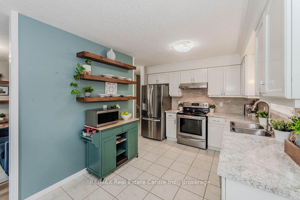 Photo 11 of 17 Hasler Crescent, Guelph, Pineridge/Westminster Woods — HOMEH